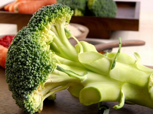 Hva er fordelene med brokkoli? Hva er brokkoli bra for? Hva gjør brokkoli juice?