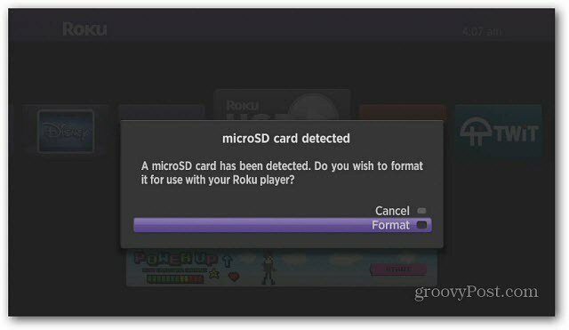 Slik installerer du et MicroSD-kort på Roku2
