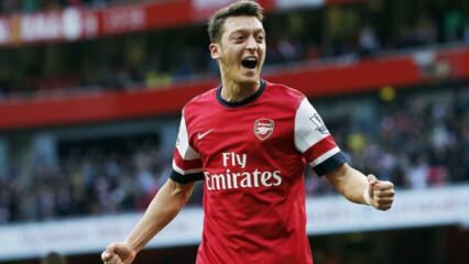 Deling med Kaaba-omslaget fra Mesut Özil!