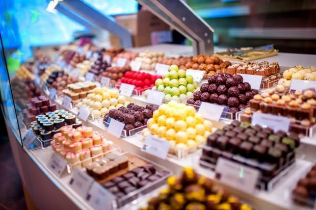 Hvor kan man kjøpe festlig sjokolade og sukker?