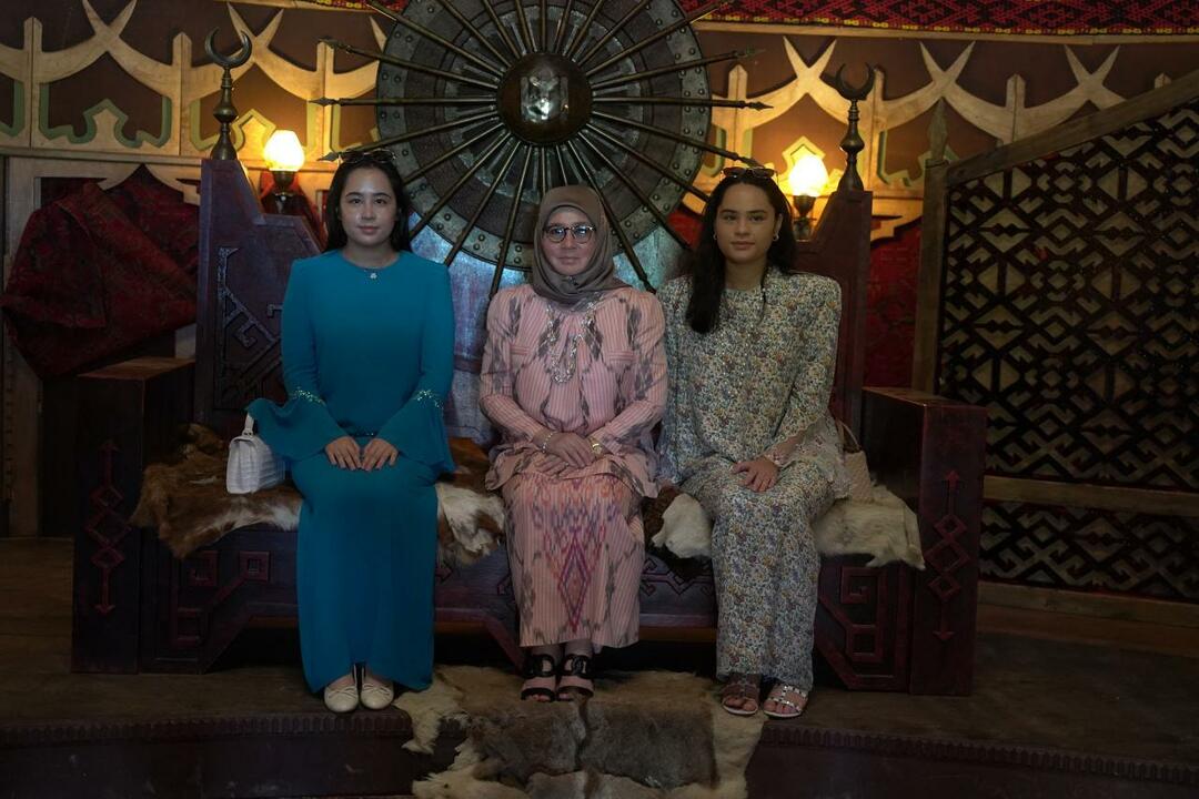 Dronningen av Malaysia besøkte settet til TV-serien Establishment Osman - News 7 CULTURE