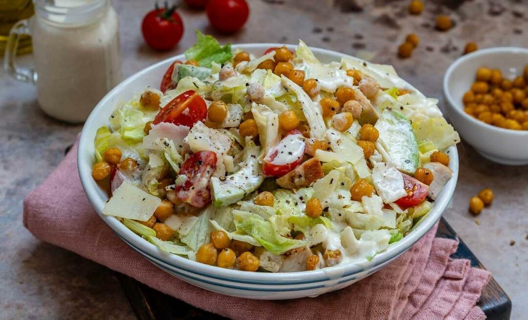 Hvor kommer Caesar (Caesar) salat fra? Hvordan lage den enkleste caesarsalaten?