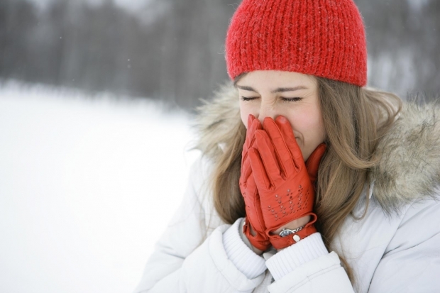 en person med en kald allergi påvirkes av dobbelt så mye forkjølelse som en normal forkjølt person