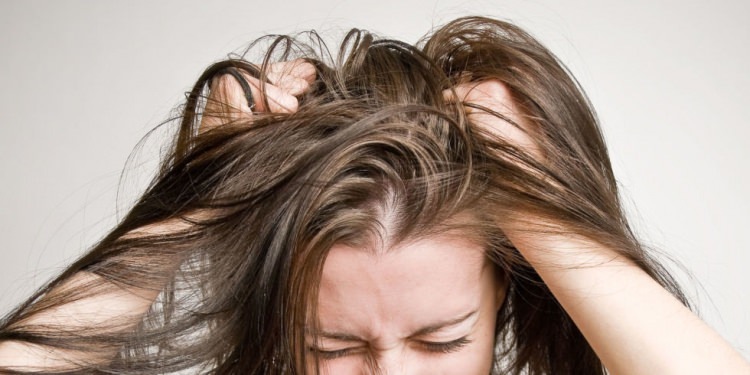 Hvordan rengjør lus fra håret?