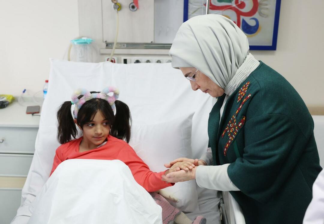 Emine Erdoğan besøkte ofrene for katastrofen