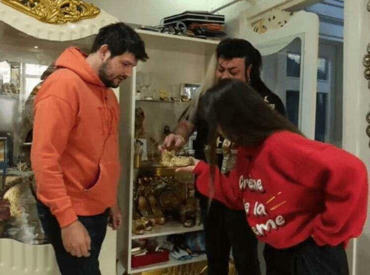 Fırat Albayram og Ceyda Town Cobra besøkte Murats hus 