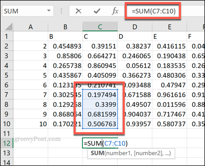 En Excel-SUM-formel som bruker et celleområde