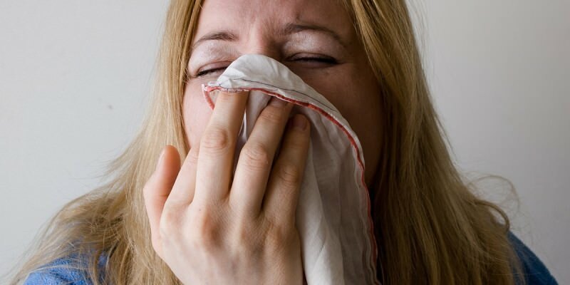 sputum forårsaker konstant rennende nese eller halsutflod 