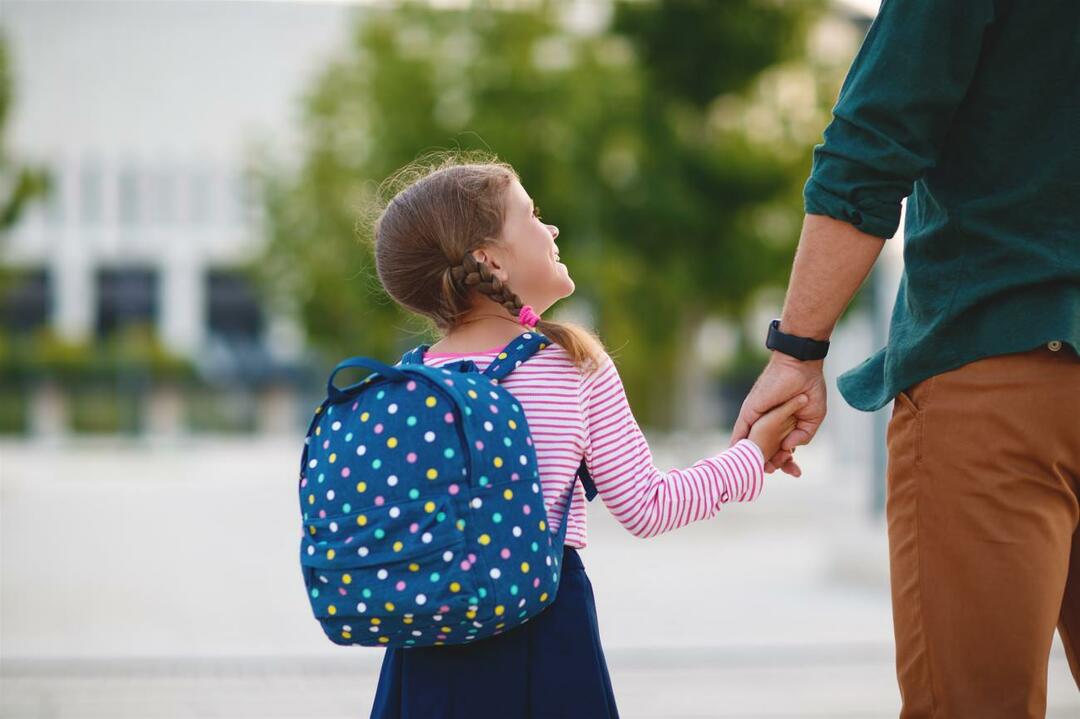 Hvordan behandle barn første skoledag