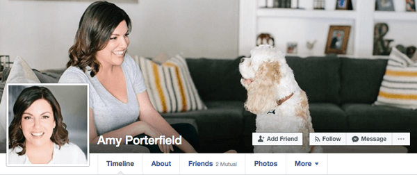 Amy Porterfield bruker uformelle bilder til sin personlige Facebook-profil som fortsatt vil fungere i forretningssammenheng.