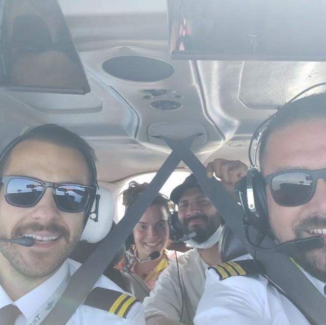 Pilot Ümit Erdim fløy kjente navn på sin første reise! Oğuzhan Koç og Demet Özdemir ...