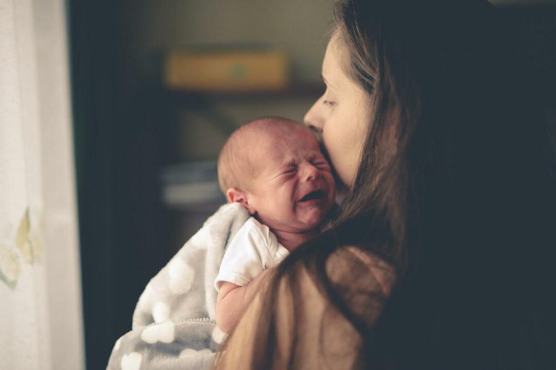 Hvordan roe ned en gråtende baby på 5 minutter!
