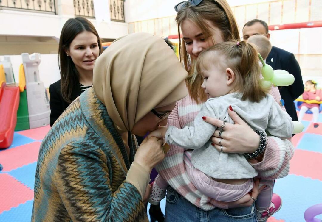 Emine Erdoğan møtte ukrainske foreldreløse barn