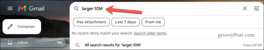 Kjøre et større:-søk i Gmail-søkefeltet