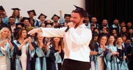Sinan Akçıl vind i Egeerhavet! Den berømte sangeren delte gleden til nyutdannede