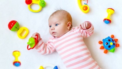 Hva skal være lekene til babyer i den første alderen?