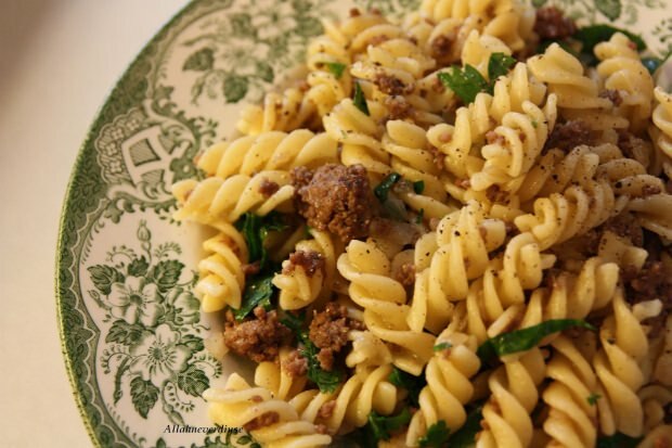Hvordan lage praktisk kjøttdeig pasta? Triks for å lage merkevaren din med kjøttdeig