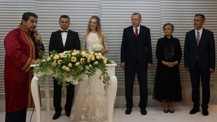 President Erdogan ble med i bryllupet til 2 par
