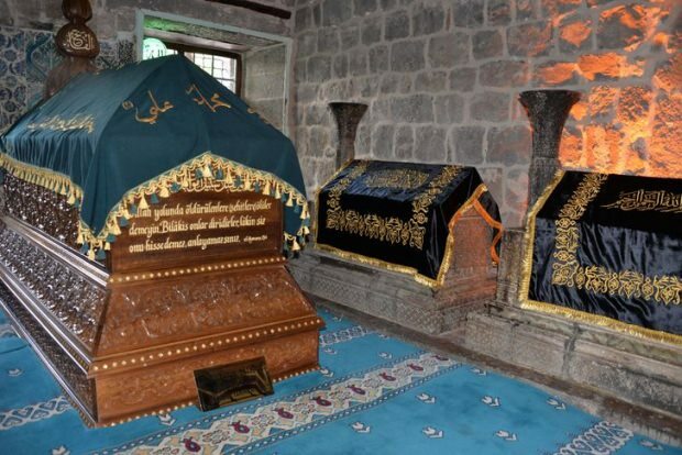 Diyarbakir-kvinner strikket for profetenes graver