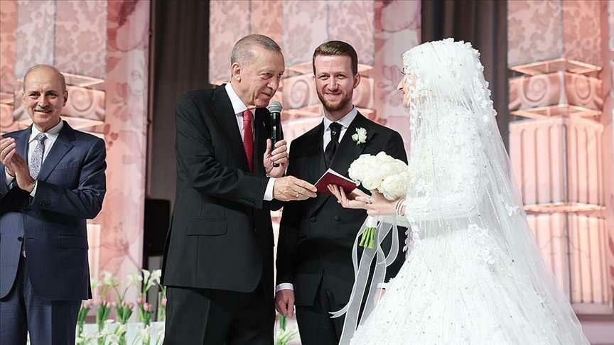 President Erdoğan var vitne til bryllupet til sin nevø Osama Erdoğan