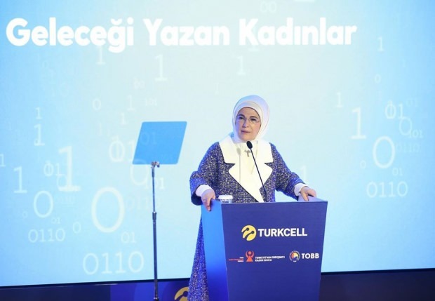 Utmerkelser av kvinner som skriver fremtiden fra First Lady Erdoğan