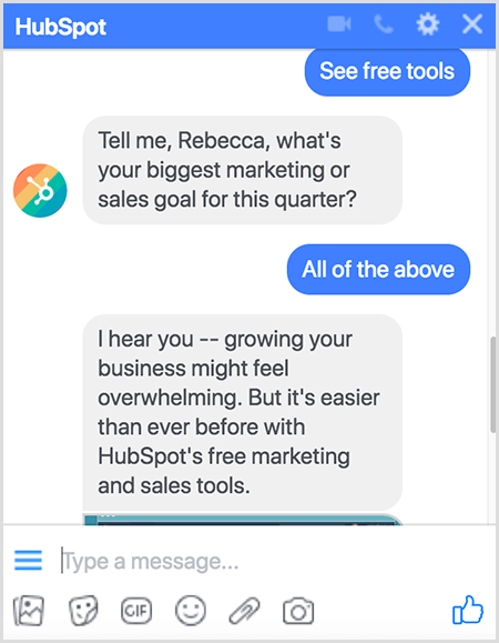 Molly Pitmann sier å stille spørsmål fungerer bra i en chatbog. HubSpot chatbot stiller spørsmål som Hva er ditt største markedsførings- eller salgsmål for dette kvartalet?