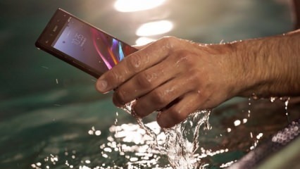 Hva bør gjøres på at telefonen faller i vannet?