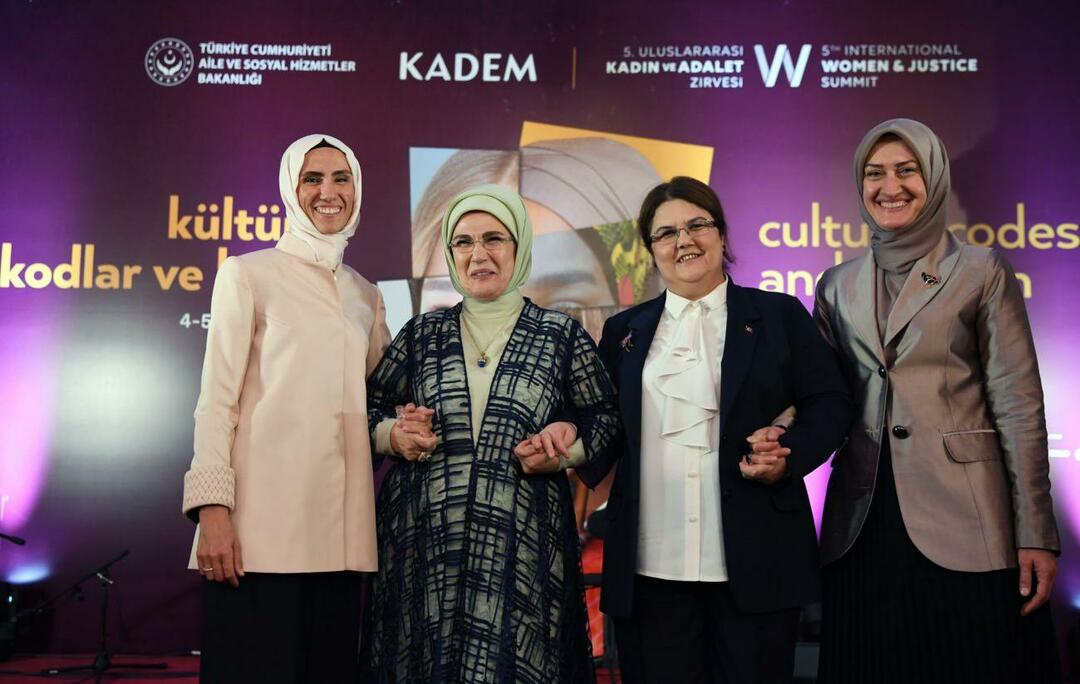 Førstedame Erdoğan møtte Kaoutar Krikou, minister for nasjonal solidaritet, familie og kvinners status i Algerie.