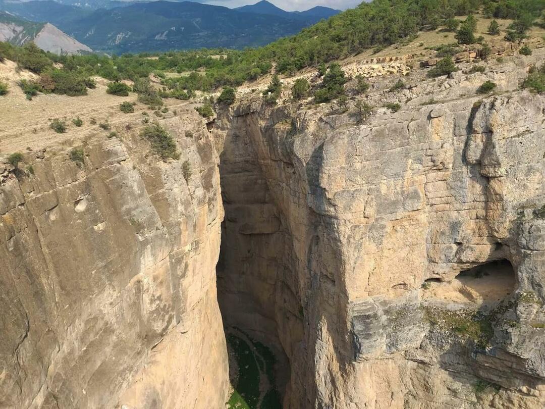 Hell Creek Canyon