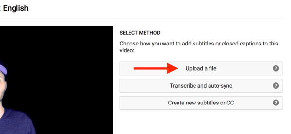 Velg Last opp en fil for å laste opp SRT-undertekster for YouTube-videoen din.