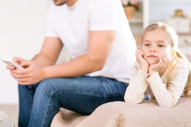 Hva skal du gjøre hvis barnet ditt ikke vil snakke med deg?
