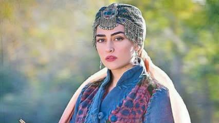 Esra Bilgiç, som spiller Halime Sultan, favoritten til Diriliş Ertuğrul, ble ansiktet til reklame i Pakistan