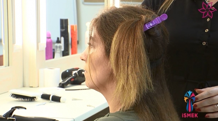 Hvordan lage et krølltang av rett hår?