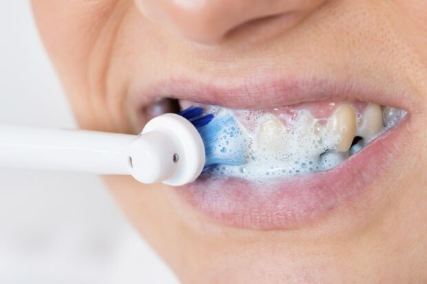Hvordan er oral og tannhelse beskyttet? Hva er ting du må tenke på når du rengjør tenner?