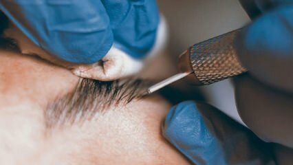 Hva er metoden for å fylle øyenbrynene med hårteknikken? Mikroblading-metode