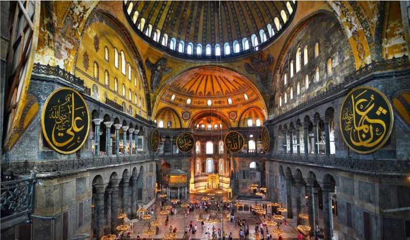 Hvor er Ayasofya-moskeen? I hvilket distrikt ligger Hagia Sophia-moskeen?