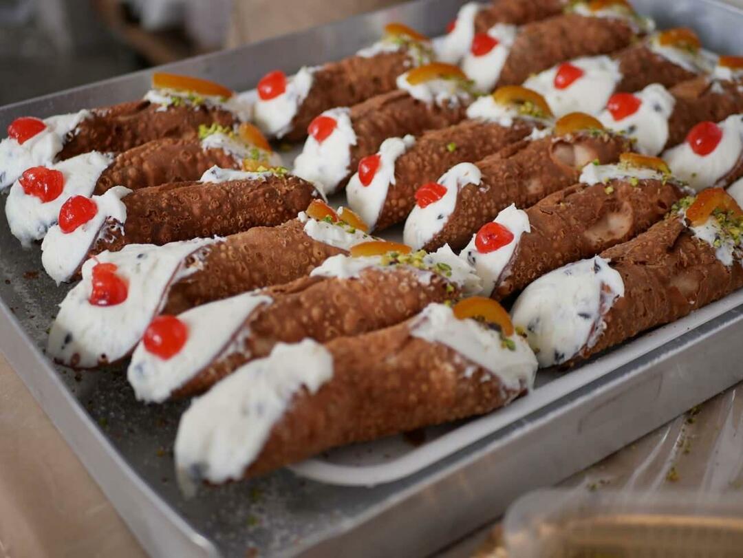 Hva er cannoli og hvordan lages den? Italiensk dessert rapsoppskrift