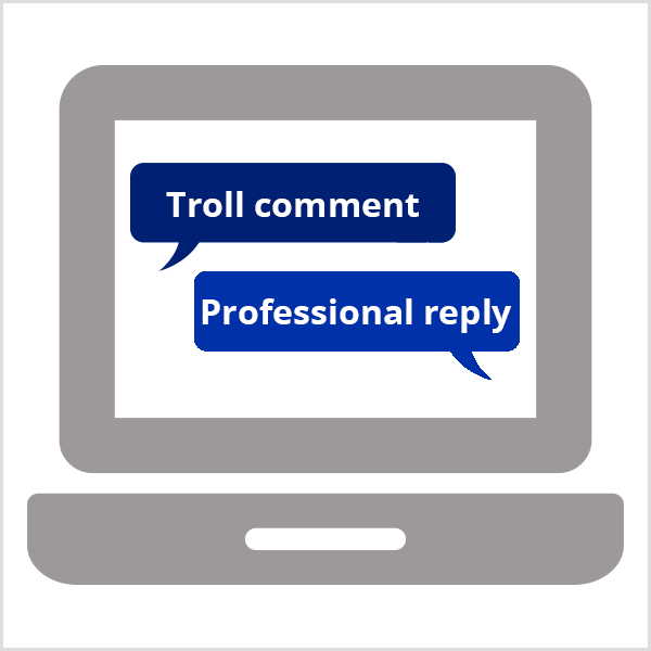 Svar på trollkommentarer med et enkelt profesjonelt svar. Illustrasjonen viser grå bærbar PC åpen for skjermen med mørkeblå taleboble som sier Troll-kommentar og kongeblå taleboble som sier Professional Reply.