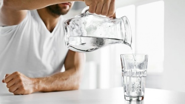 Hvordan gå ned i vekt ved å drikke vann? Vanndiett som svekkes 7 kilo på en uke! Vann drikkehastighet etter vekt