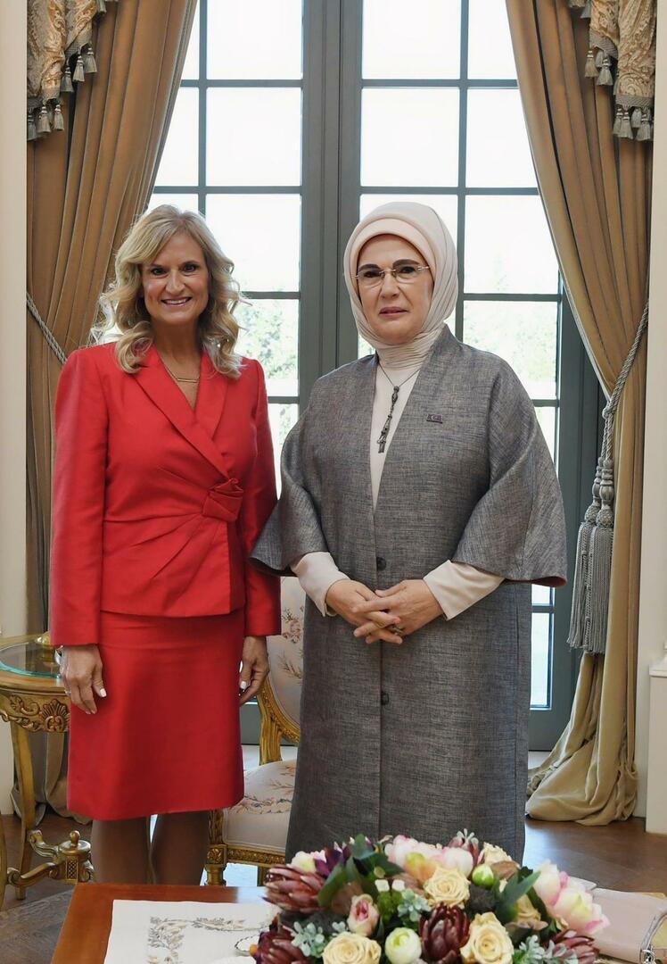 Emine Erdoğan møtte kona til den amerikanske ambassadøren i Ankara Cheryl Flake
