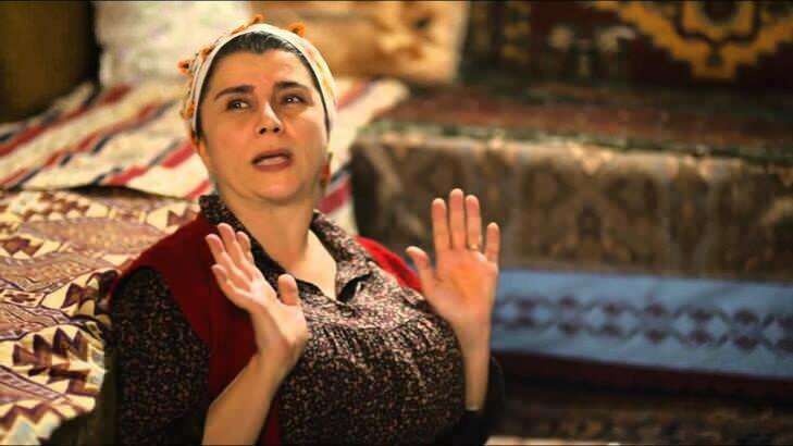 Hvem er egentlig Gülcihan, moren til Girl in the Glass Sedat? Hvem er Devrim Yakut og hvor gammel er han?
