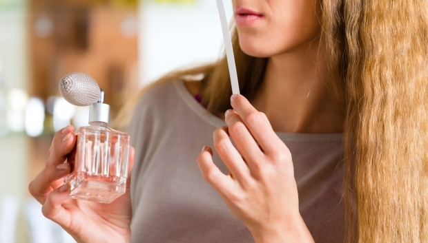 Hvordan forstå falsk parfyme? Hva er skadene av falske parfymer?