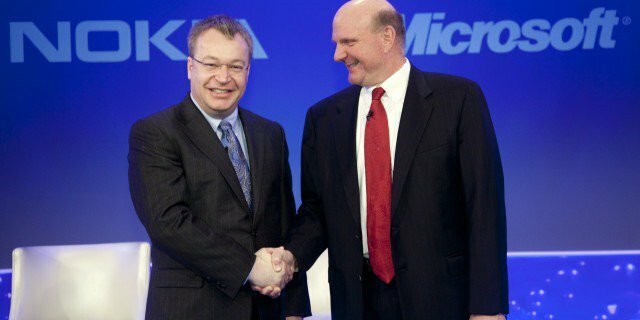 Microsoft kjøper Nokias enheter og tjenester, Stephen Elop Returner til Microsoft