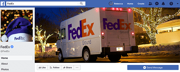 Dette er et skjermbilde av FedEx Facebook-side. Til høytiden er profilbildet en lilla nisselue med FedEx trykt på det hvite båndet. Forsidebildet er en FedEx-lastebil som kjører forbi hus dekorert med lys.