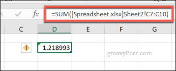 En Excel-SUM-formel som bruker et celleområde fra en annen Excel-fil