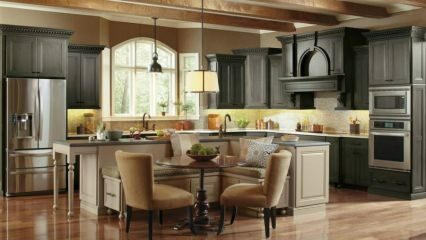 Dekorasjonsforslag som vil skape et sittegruppe på kjøkkenet ditt