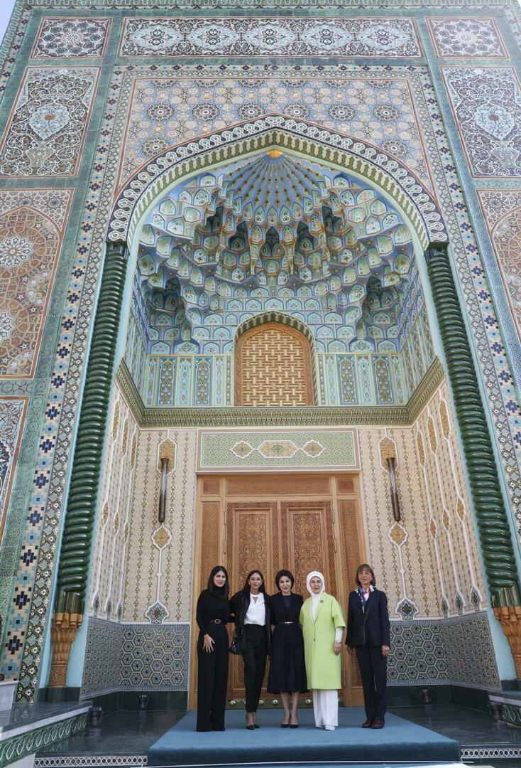 Emine Erdoğan delte sitt besøk til Usbekistan
