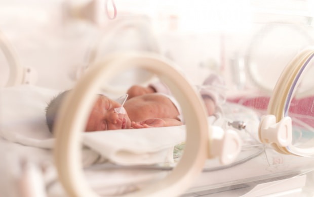 Hvorfor blir nyfødte babyer inkubert?