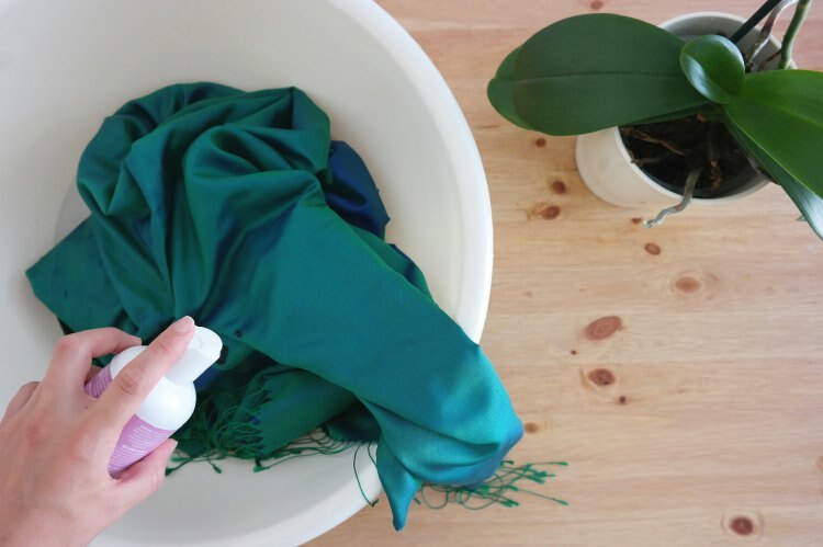 Hvordan rengjøre silkesjal / skjerf hjemme?