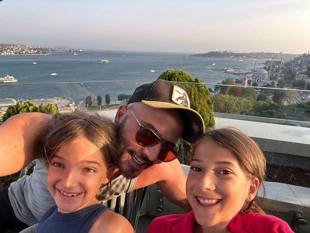 Gökhan Özen fikk sine døtre etter år! Han ble lykkelig skilt